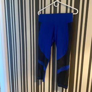 black and blue cropped leggings